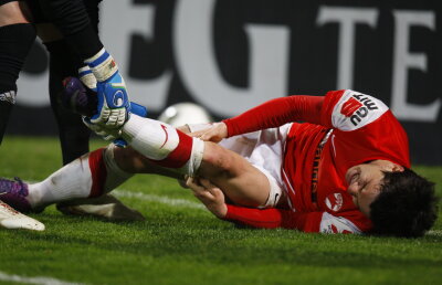 Cosmin Matei ratează derby-ul cu Rapid şi, posibil, şi meciul cu Petrolul. Are entorsă, stă o săptămînă. Kone, în pericol!