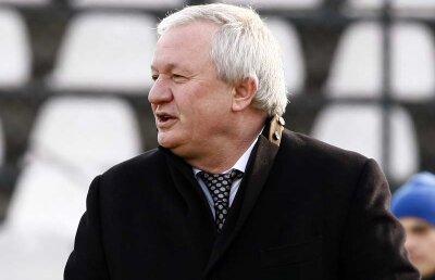 Porumboiu, atac fără precedent la şefii CFR: "Paszkany şi Mureşan? Dacă îi scuturi, va mirosi urît"