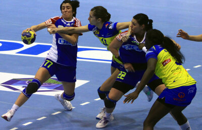 Haideţi în finală » Oltchim bate pe Gyor cu 35 - 31 şi face un pas mare spre ultimul act al Ligii