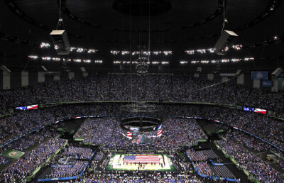 Aici joacă studenţii! » Finala colegiilor americane la baschet a atras peste 70.000 de spectatori