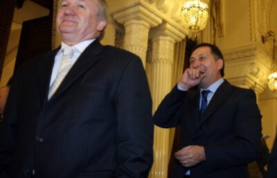 Crăciunescu: "Paşte fericit, Adriane!" » Porumboiu: "Stai liniştit că ne mai auzim" :D