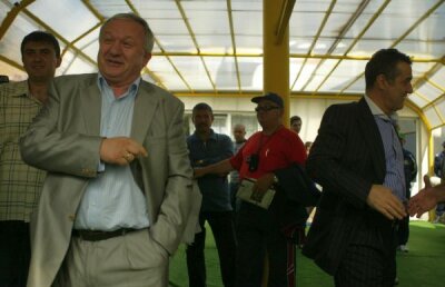 Porumboiu rîde de Gigi :) » Patronul Vasluiului l-a ironizat pe Becali la GSP TV