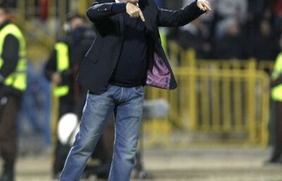 Contestat la revenire » Stoichiţă fluierat de 5.000 de oameni în Ghencea