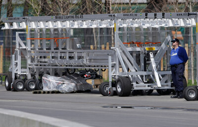 National Arena este gata pentru finala din 9 mai » A sosit instalaţia de iluminat artificial pentru întreţinerea gazonului