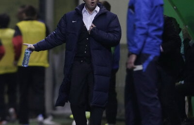 Reghecampf: "Nu vreau să comentez arbitrajul, dar Avram nu ne-a dat un penalty" :)