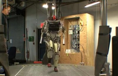 PETMAN este aproape gata. Vezi mişcările incredibile ale celui mai spectaculos robot creat vreodată (VIDEO)