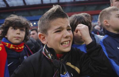 FOTO Scene incredibile la meciul Steaua - FC Vaslui » Lacrimi de copil, prostie de steward