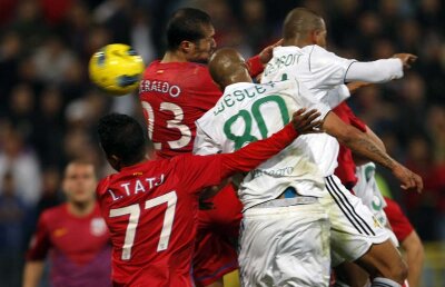 VIDEO Un fotbalist şi 14 pitici » FC Vaslui a cîştigat în premieră pe terenul Stelei, scor 1-0