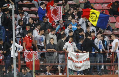 Victor Becali ceartă fanii dinamovişti la Radio GSP: "Sînt supăraţi că pot face eventul"