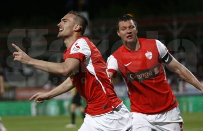 FOTO Dansînd cu "urşii" » Dinamo s-a urcat pe Ceahlăul (3-2) şi revine în fruntea Ligii 1