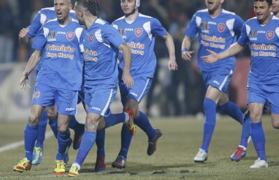 Robert Ilyeş îi vrea pe giuleşteni campioni: "Ţin cu Rapid în lupta pentru titlu!" Vezi pronosticul pentru Rapid-Steaua!