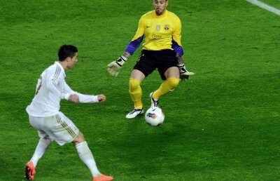 "Ce facem cu extratereştrii şi galacticii?" » Radu Cosaşu despre un "Real gonflat" şi o Barca umană