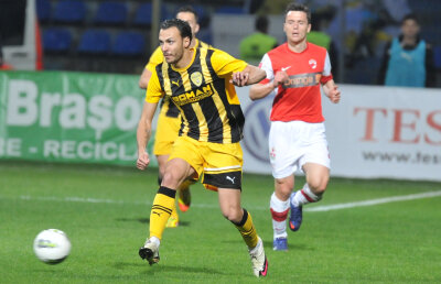 Dragomir dă de pămînt cu Dinamo: ”Şi o echipă din Divizia B o bătea aseară” :X