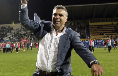 VIDEO Prinţi în Emirate » Olăroiu şi Rădoi au adus după opt ani titlul la Al Ain