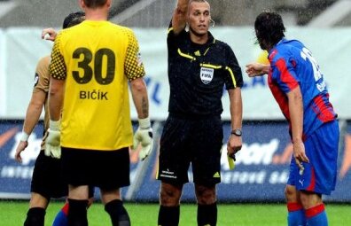 Greu pentru stelişti diseară! Cu arbitrul ceh cîştigă mai mult gazdele