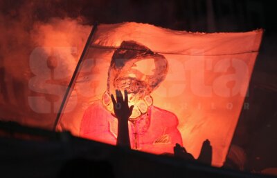 FOTO Giuleştiul în flăcări » Fanii rapidişti au creat o atmosferă de senzaţie