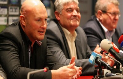 Oficialii lui U Cluj rîd de rivalii de la CFR: "V-aţi pus averea la bătaie pe unu solist?"