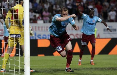 Kape i-a ucis pe "cîini" » Dinamo a pierdut orice şansă la titlu în ultimul minut al unui derby urît