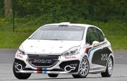 Peugeot a prezentat noul model de competiții 208 R2