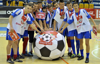 VIDEO Azi în Timişoara, mîine-n toată Sala! » ”Lucian Blaga” din Oradea, campioană regională la Timişoara