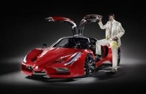 La ghidonul unui Ferrari FXX