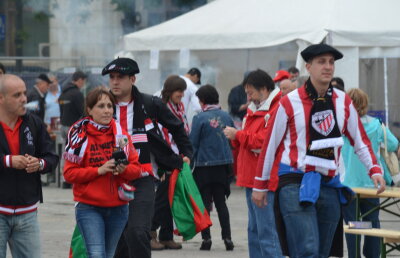 Peste 500 de fani ai formaţiei Athletic Bilbao s-au strîns în Piaţa Constituţiei