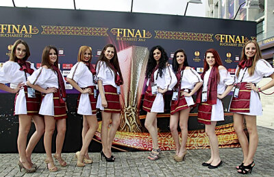 FOTO Noaptea finalei, oră cu oră » 108 copii vor realiza o coregrafie specială, înaintea fluierului de start. Belo aduce trofeul