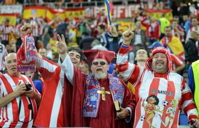 FOTO Spectatorii au colorat tribunele National Arena ;)