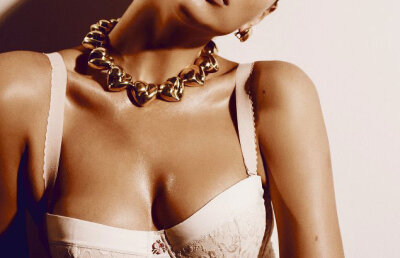 VIDEO Imagini incitante cu iubita lui Ronaldo. S-a lăsat fotografiată doar în lenjerie intimă