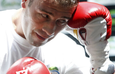 Bute ajunge azi la Londra pentru meciul cu Froch: "Sînt pregătit pentru a-mi păstra centura!"