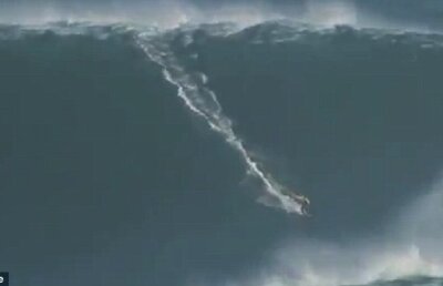 RECORD GUINESS! Garret McNamara a surfat pe coama celui mai mare val!