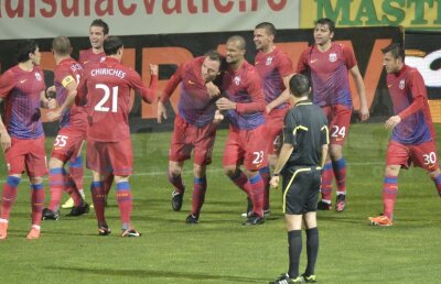 VIDEO&FOTO FC Braşov - Steaua 1-2 » Roş-albaştrii continuă cursa spre titlu