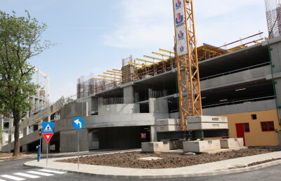 FOTO Parcarea de lîngă Naţional Arena e aproape gata! Pe terasa acesteia se poate juca fotbal, baschet şi tenis