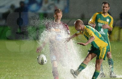 VIDEO&FOTO Înotînd spre titlu » CFR Cluj s-a impus cu 5-0 la Mioveni şi e la 3 puncte de trofeu