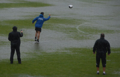 FOTO Potop în loc de fiesta » O furtună teribilă a oprit la 0-1 meciul dintre Viitorul şi FC Botoşani
