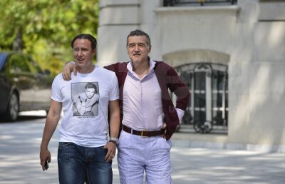 FOTO Reghecampf este oficial antrenorul Stelei » Gigi Becali: "Vreau titlul în 6 luni " :D