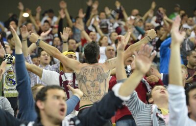 Numărul mare de fani ai lui Dinamo i-a surprins pe rapidişti » "Pe 300 dintre voi vă ştim, restul cine sînteţi?!" :D