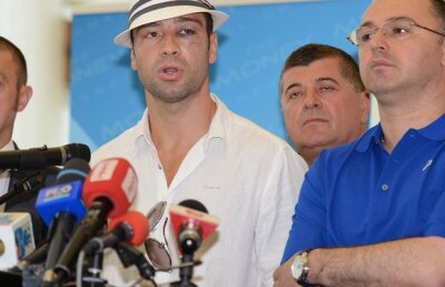 Bute s-a întors azi la Bucureşti  » "Vă promit că revin şi o să fiu şi mai puternic"