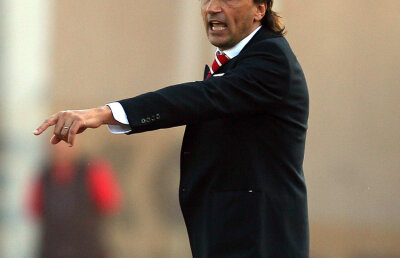 "Bară la bară" în ofensivă » Bonetti are un lot dezechilibrat: inflaţie în atac, depresie în apărare