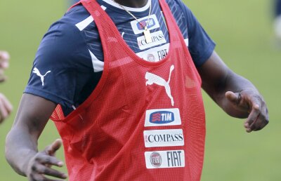 Balotelli nu va tolera rasismul la EURO: "Dacă cineva aruncă o banană spre mine, îl omor!"