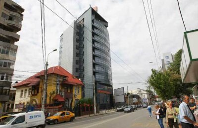 Pasiune de politician: jaful la Poşta Română