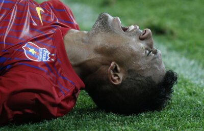 Steaua i-a promis ajutorul, dar l-a abandonat » Tatu n-are bani să se opereze!