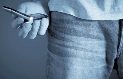 Tricou de bumbac, încărcător pentru telefonul mobil