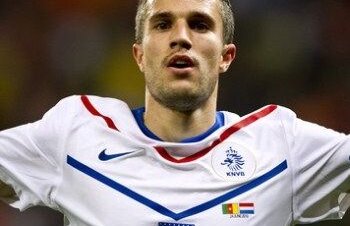 Van Persie are cota 2.10 pentru a marca diseară! Pariază aici şi ai 200 lei bonus!