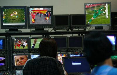 De ce nu vedem toate meciurile de la Euro la TVR? "Facem economii şi primim Liga 1 la schimb! Oricum, telespectatorii n-au fost prejudiciaţi"