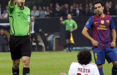 Fluieră un milionar » "Centralul" care va arbitra Olanda-Germania are 6,7 milioane de euro în cont