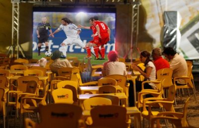 Daniel Şendre îţi spune cu cine ţin ai noştri la Euro ;)