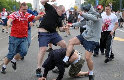 Euro după gratii » 4 suporteri au fost condamnaţi la închisoare cu executare!