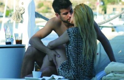 VIDEO Cu ochii în tribună » Sărutări tandre între Pique şi Shakira la finalul meciului cu Irlanda