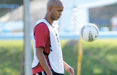 Încă un brazilian: Inacio testează un fundaş central de 29 de ani